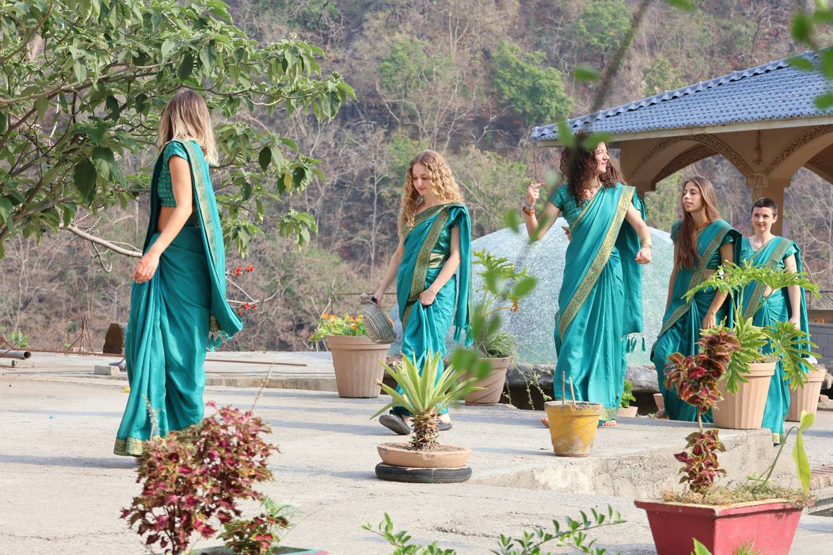 Bloomingdale's Wellness Tops: The Ultimate Guide to Stylish & Functional Health Apparel