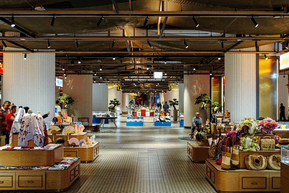 A model wearing sleek black Bloomingdale's athletic leggings paired with a vibrant sports bra.