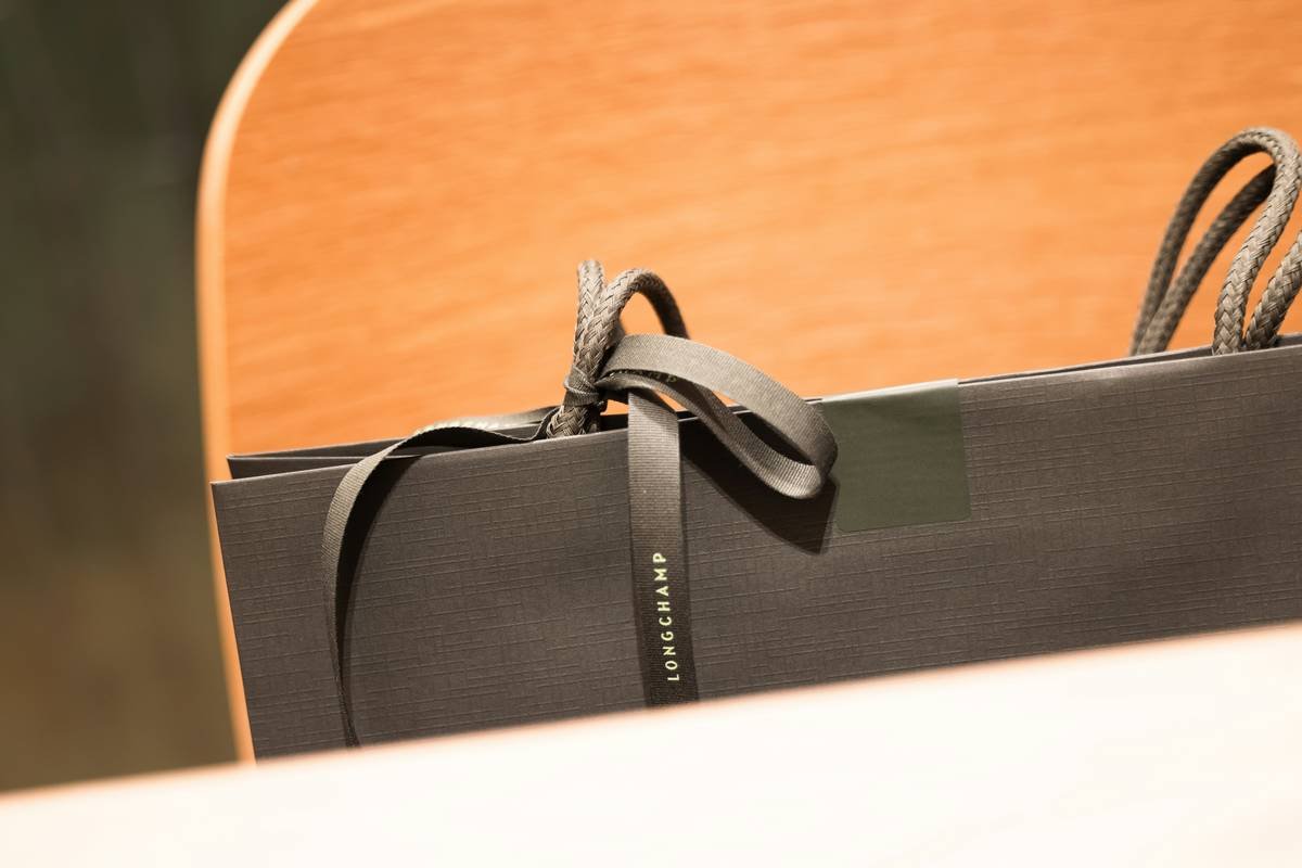 Comparison chart showing moisture-wicking performance, stretch rating, and breathability of Bloomingdale's active top brands like Alo, Nike, and Beyond Yoga