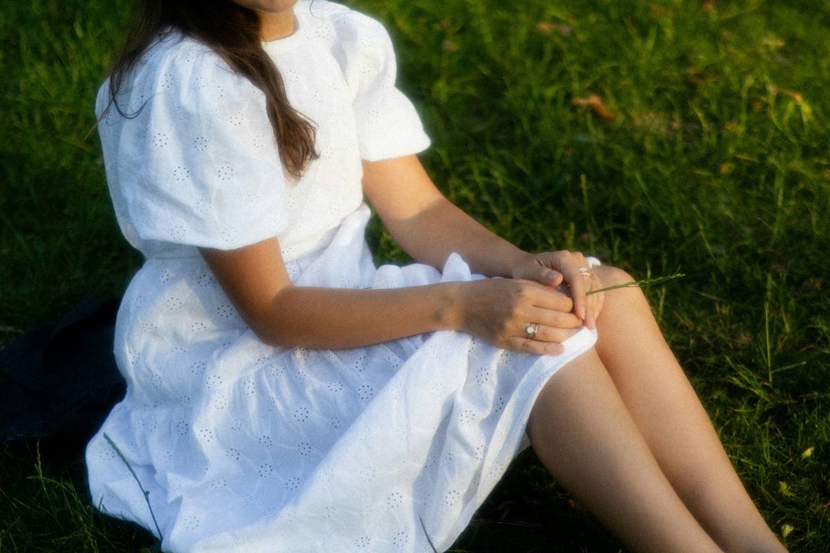 Infographic showing how natural fabrics like linen and cotton reduce cortisol and support mindful dressing