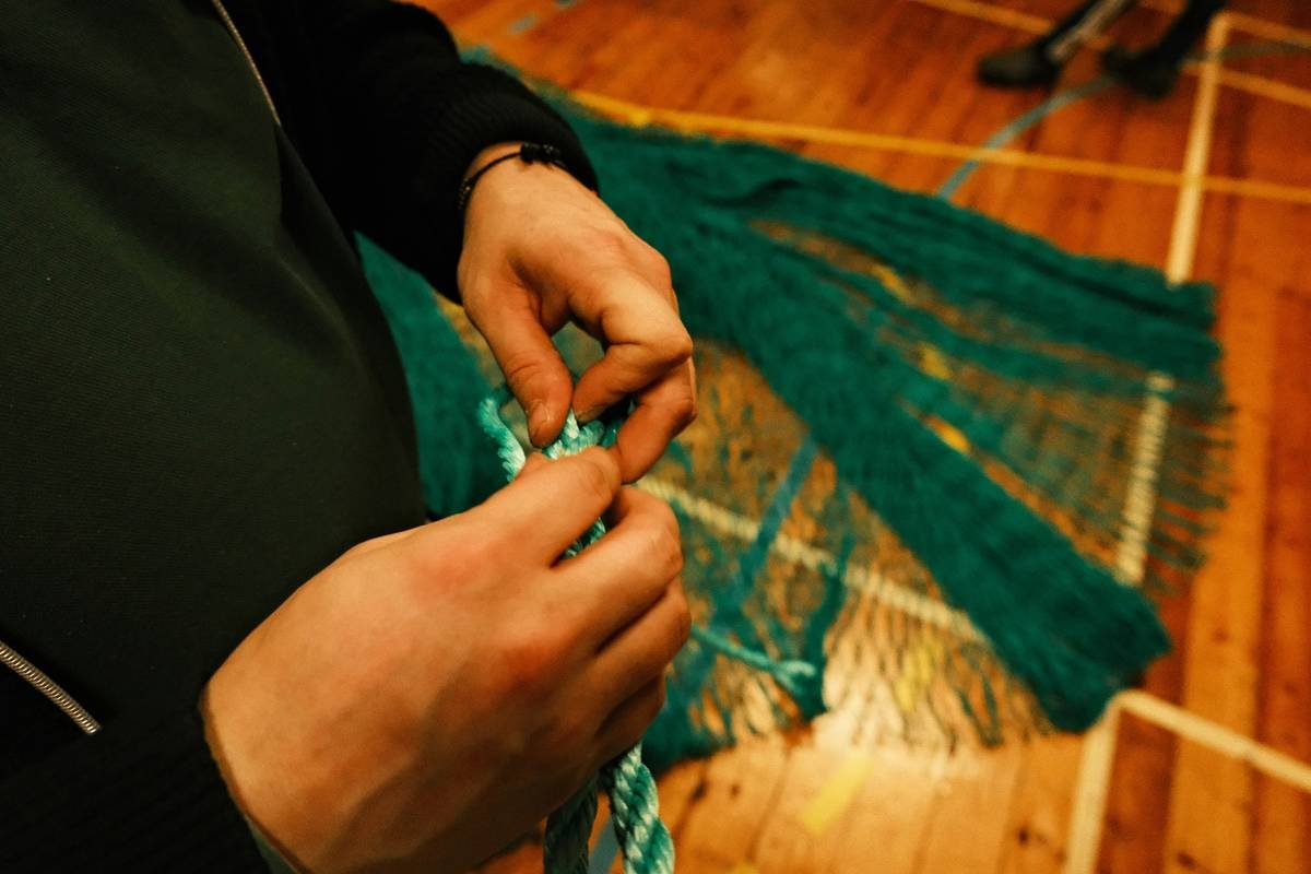 Comparison chart showing silk, cashmere, cotton, and polyester scarf behaviors when knotted—silk slips easily, cashmere stretches, cotton holds shape, polyester resists wrinkles