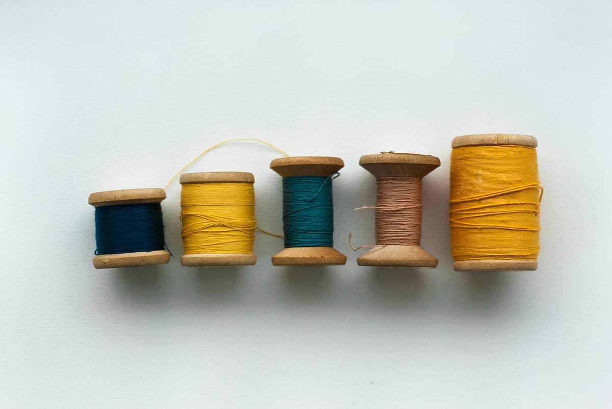 Infographic showing the six key stages of textile manufacturing: fiber production, spinning, weaving/knitting, dyeing, finishing, quality control—with health impact icons at each stage