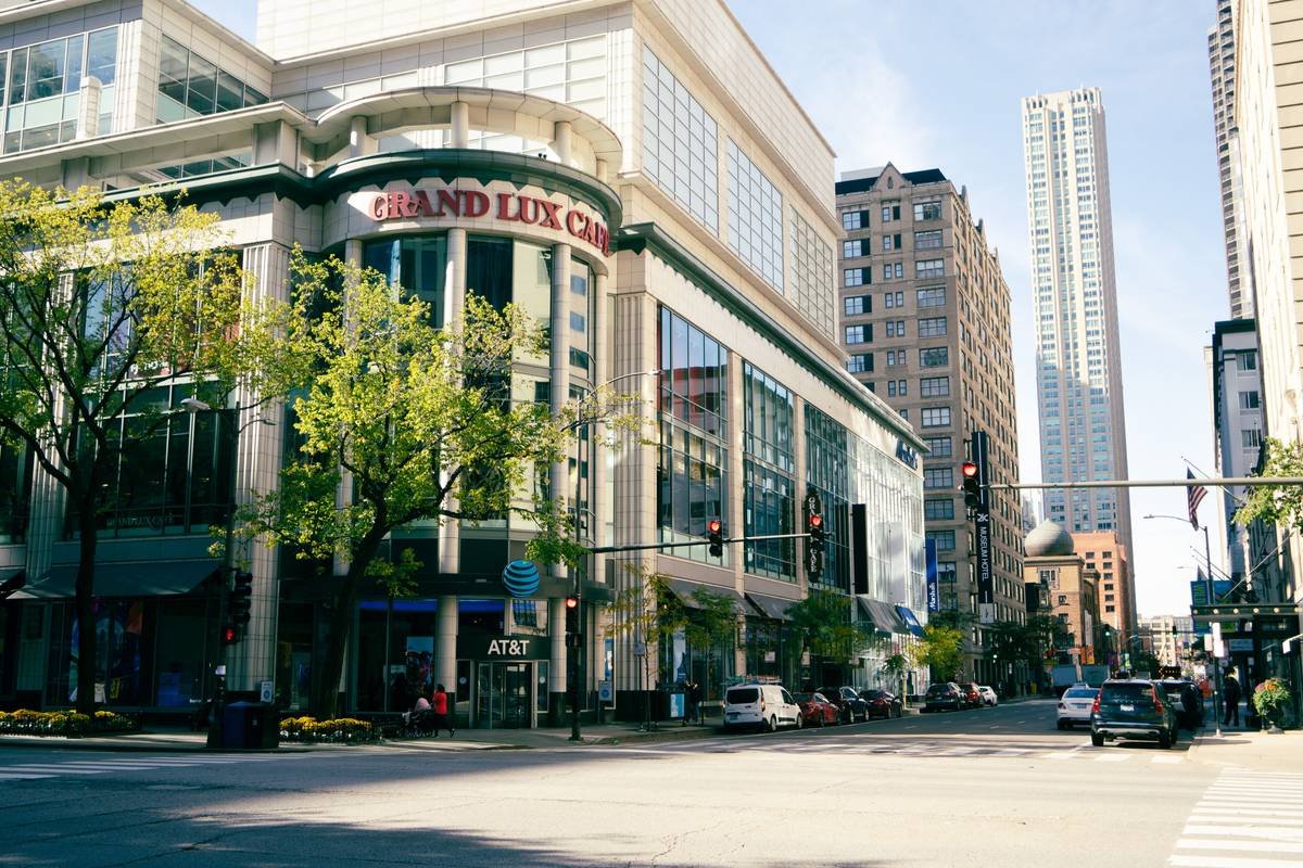 Luxury Market Analysis: Decoding Bloomingdale's Strategy in the Health & Wellness Apparel Boom